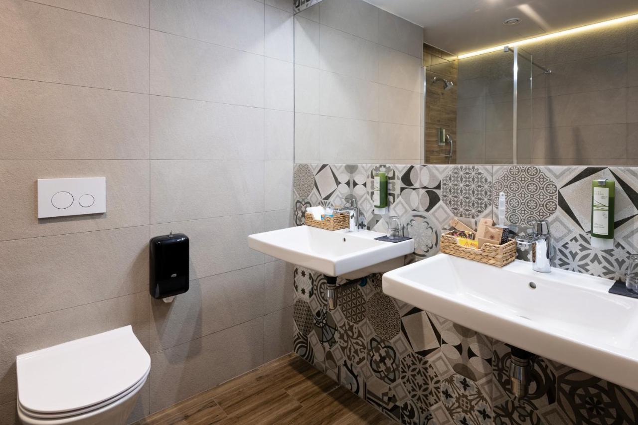 Ilkus Hotel & Restaurant Krze ภายนอก รูปภาพ