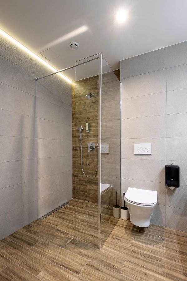 Ilkus Hotel & Restaurant Krze ภายนอก รูปภาพ