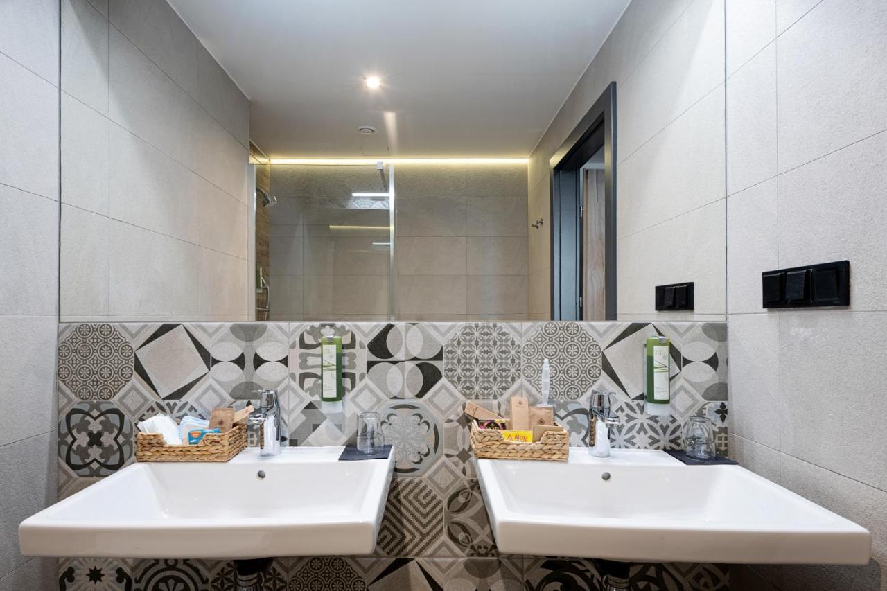 Ilkus Hotel & Restaurant Krze ภายนอก รูปภาพ