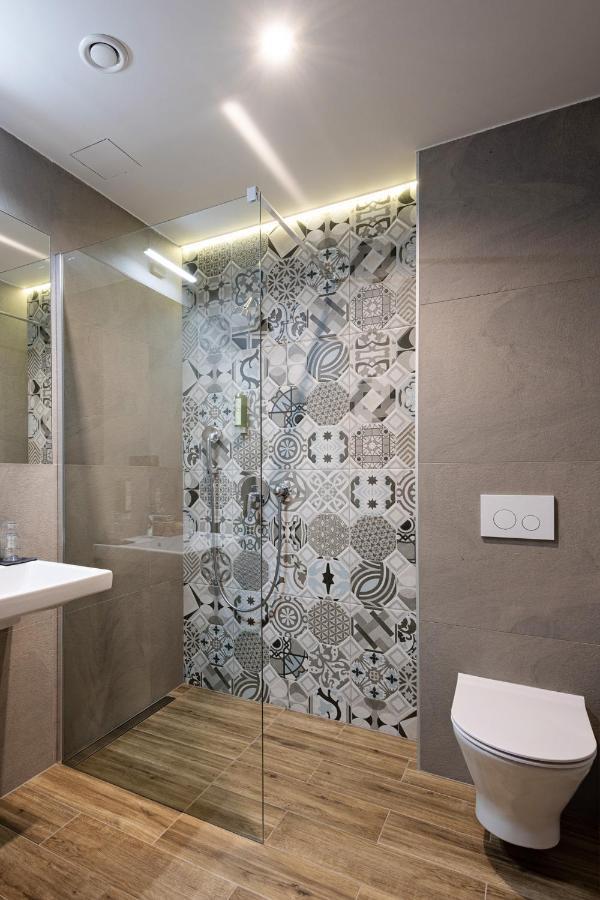 Ilkus Hotel & Restaurant Krze ภายนอก รูปภาพ